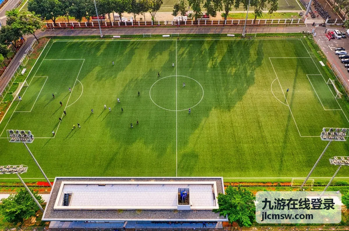 九游在线登录页面主视觉展示登录入口与账号状态